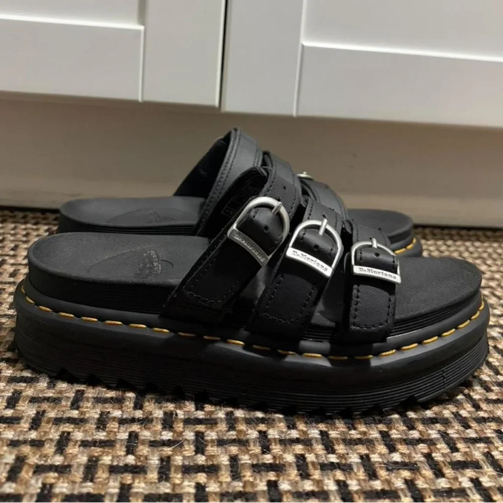 Dr. Martens Women's Blaire Slide Size 7 - Picture 2 of 7